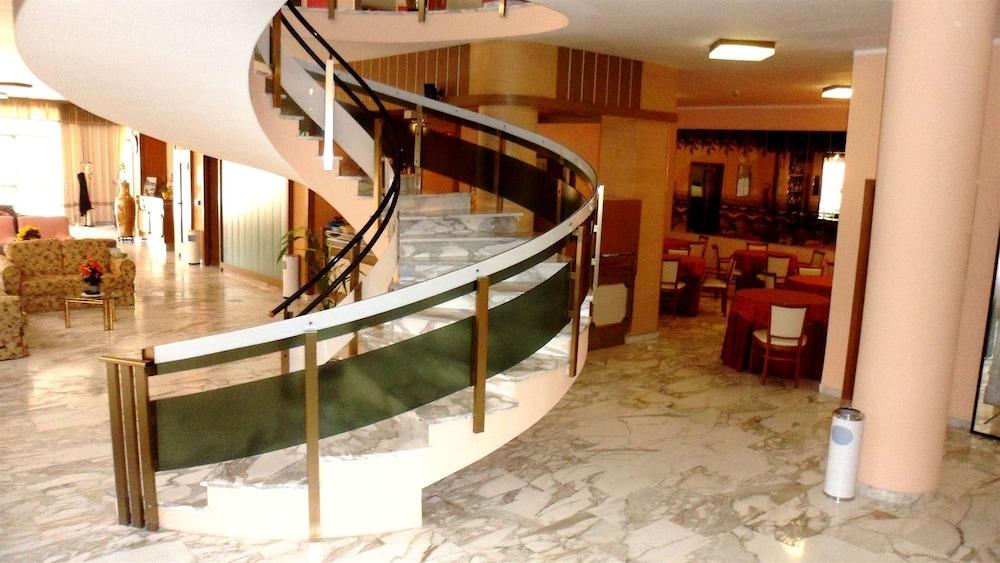 Hotel Reali Chianciano Terme Buitenkant foto